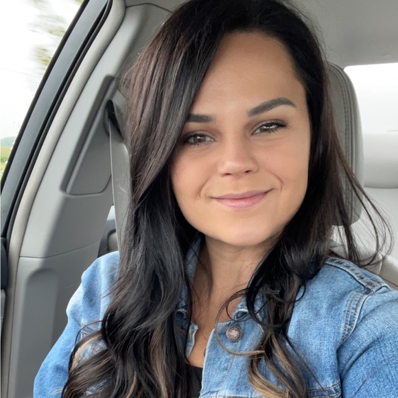 Meet your Posher, Danielle - Picture 1 of 1